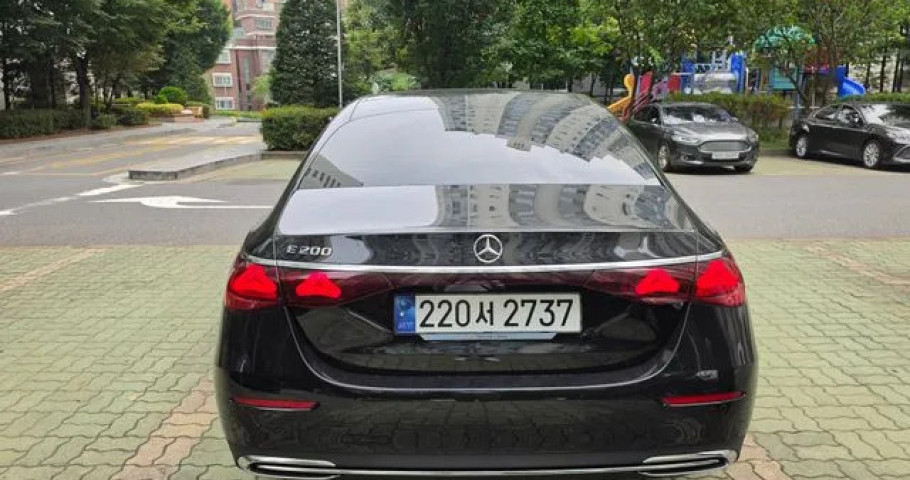 Mercedes-Benz E-Class 