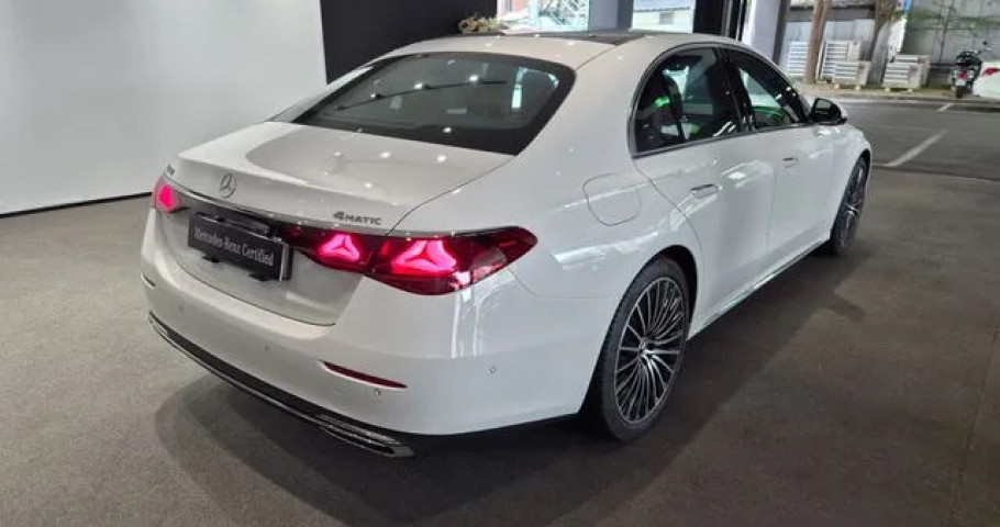 Mercedes-Benz E-Class 