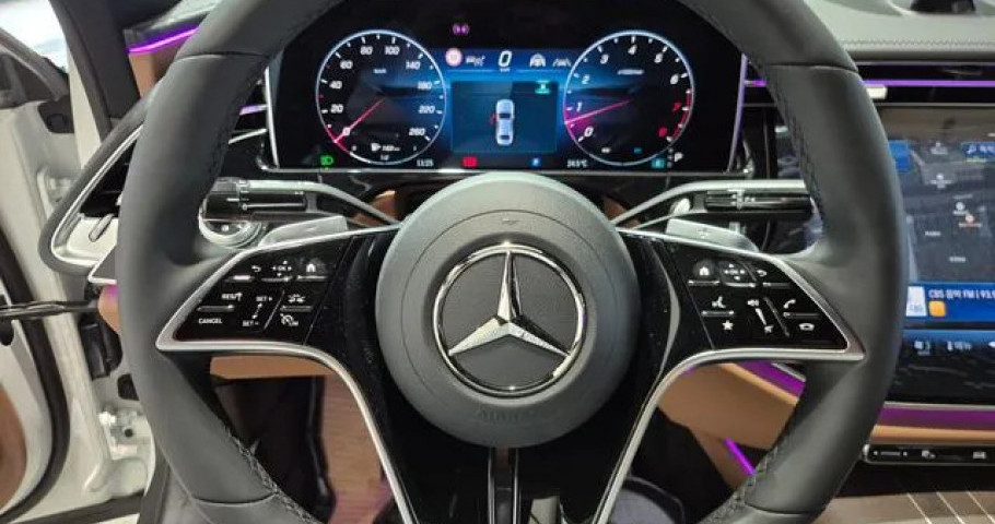 Mercedes-Benz E-Class 