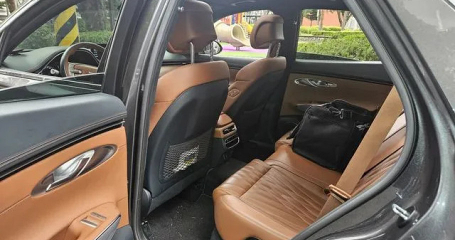 Genesis Gv70 