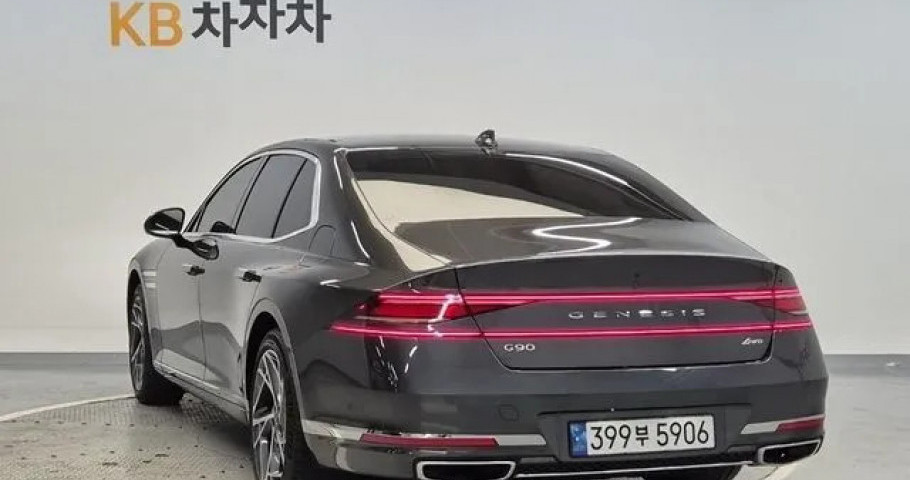 Genesis G90 