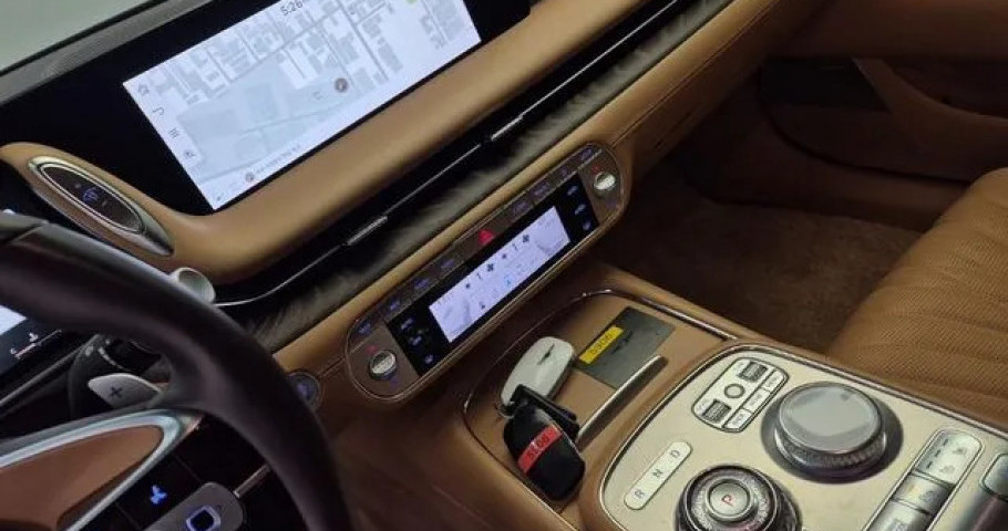 Genesis G90 