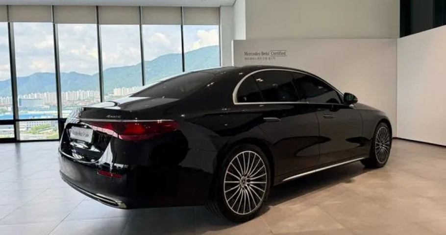 Mercedes-Benz E-Class 