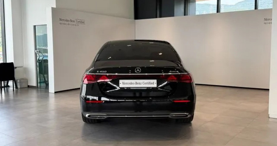 Mercedes-Benz E-Class 