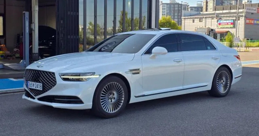 Genesis G90 