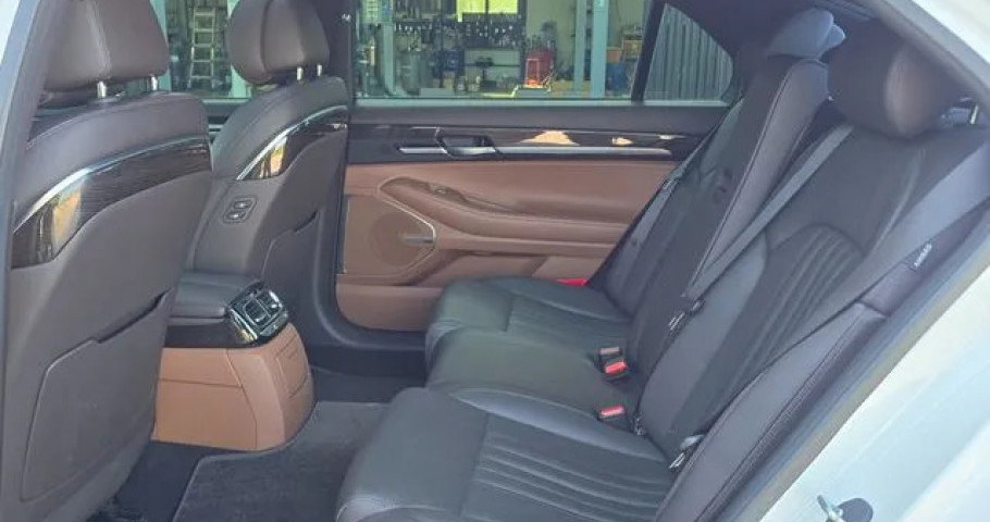 Genesis G90 