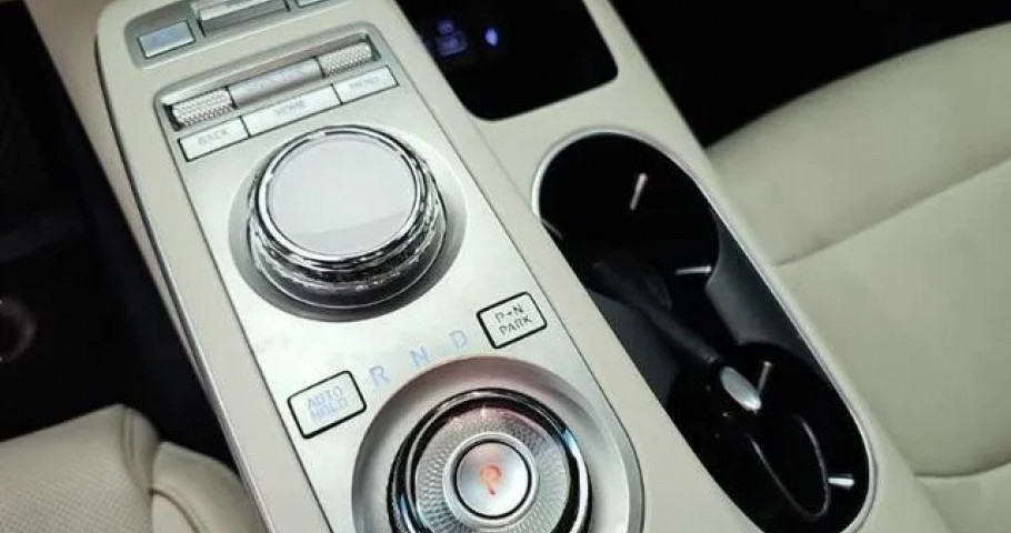 Genesis Gv70 