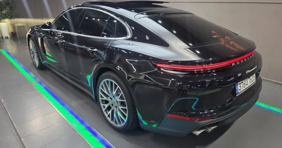 Porsche Panamera 