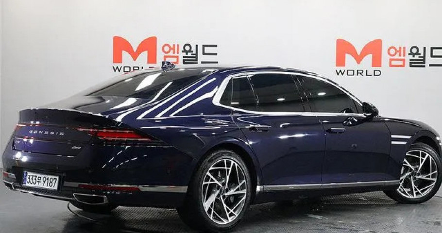 Genesis G90 
