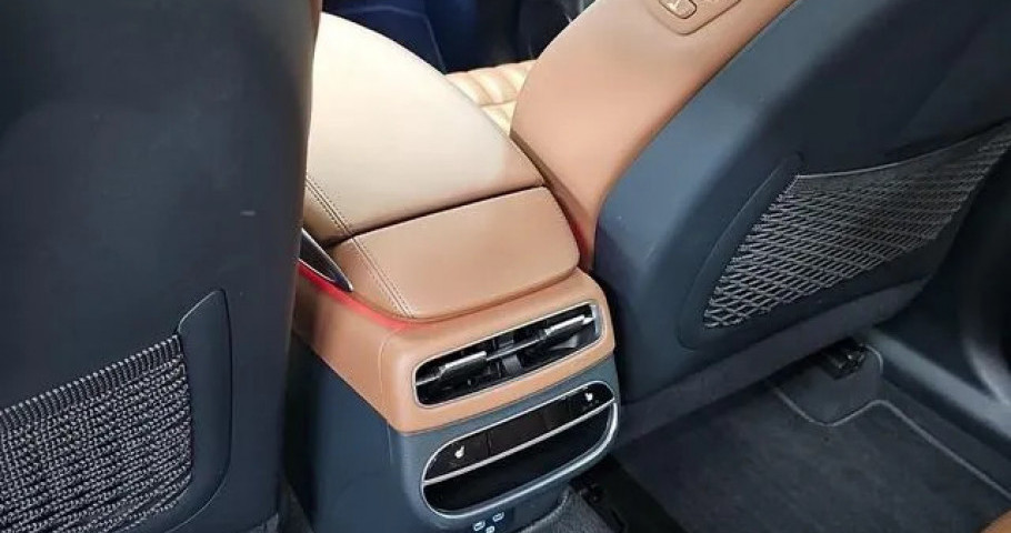 Genesis Gv70 