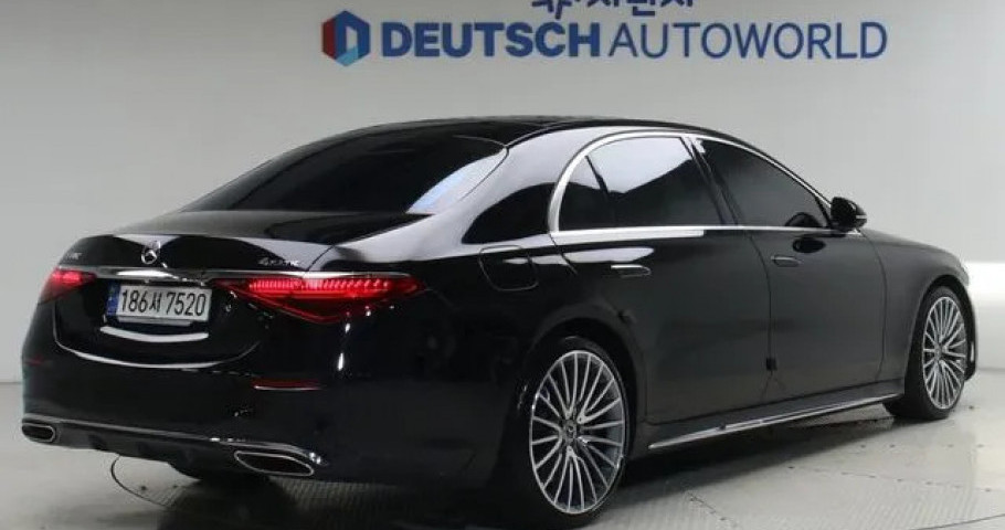 Mercedes-Benz S-Class 