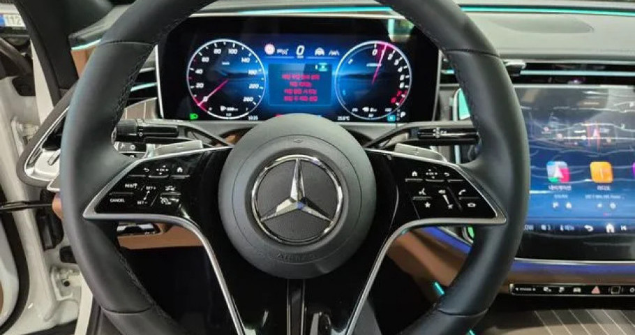 Mercedes-Benz E-Class 