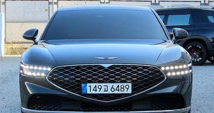 Genesis G90 