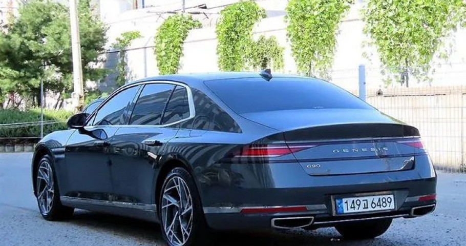 Genesis G90 