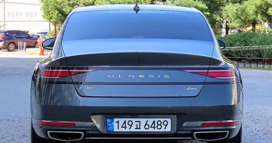 Genesis G90 