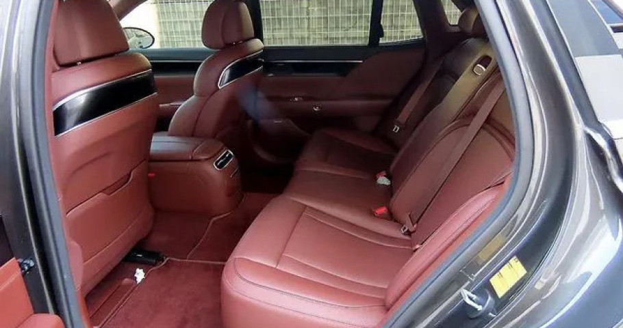 Genesis G90 