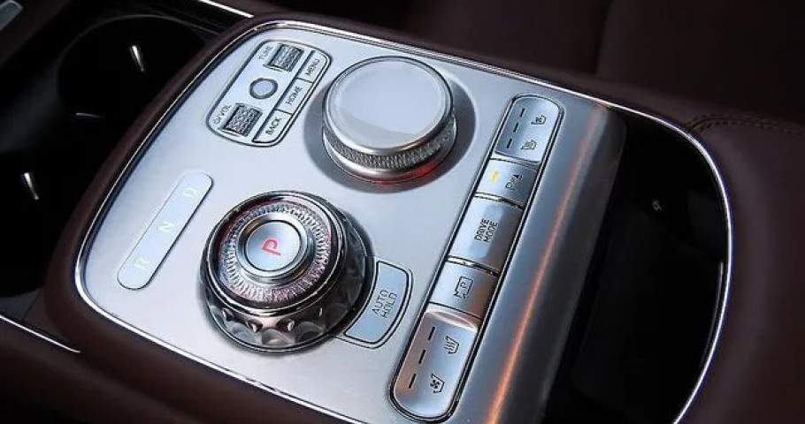 Genesis G90 