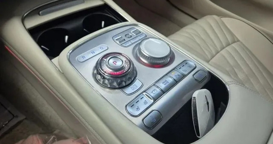 Genesis G90 