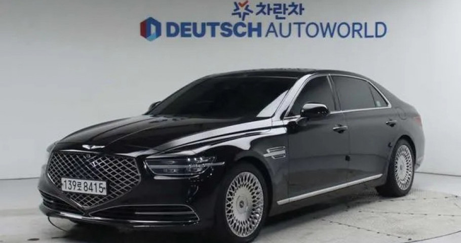 Genesis G90 