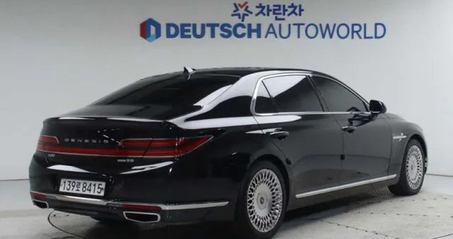 Genesis G90 
