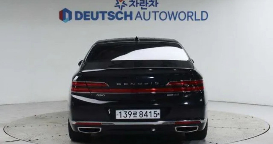 Genesis G90 