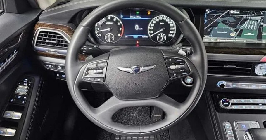 Genesis G90 