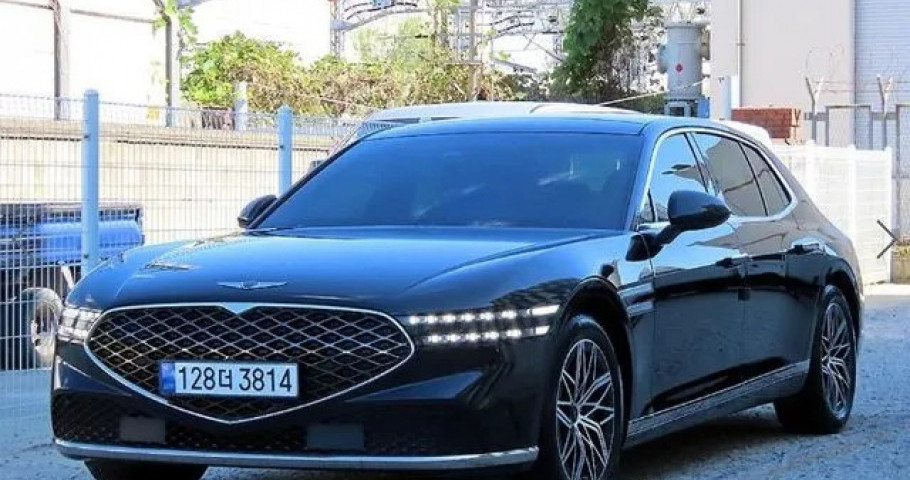Genesis G90 