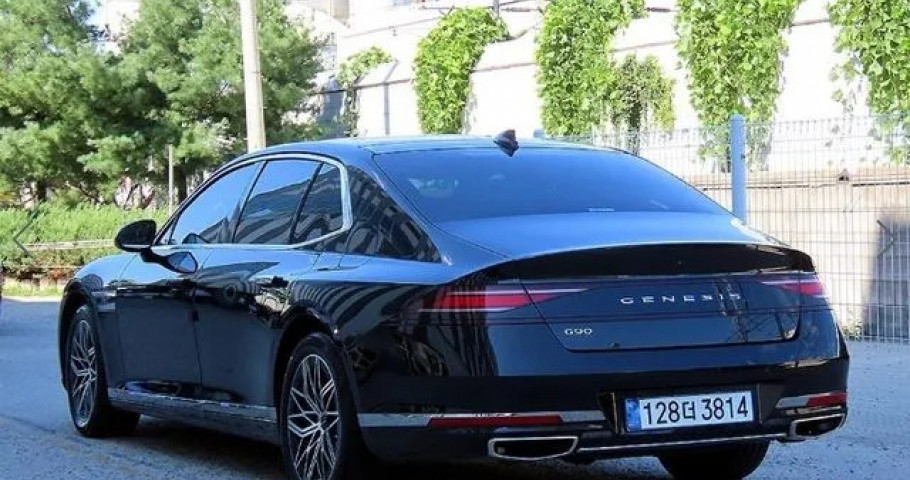 Genesis G90 