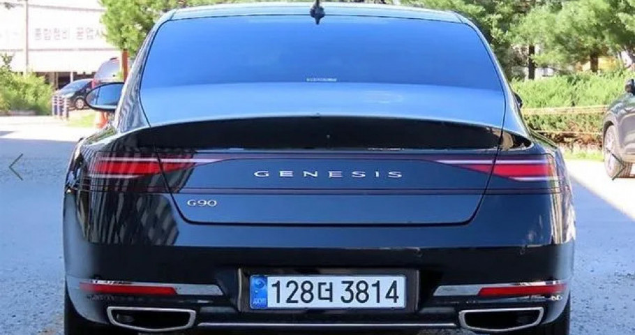 Genesis G90 