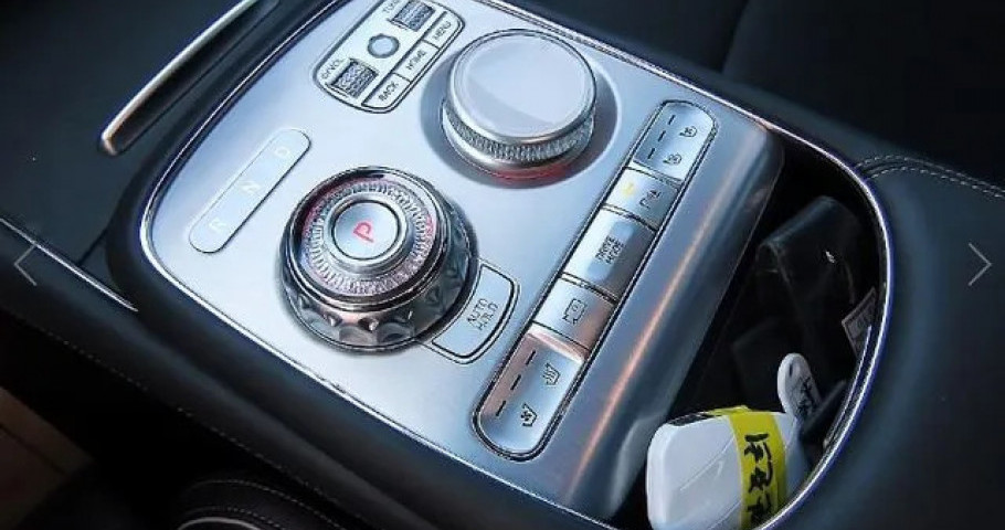 Genesis G90 