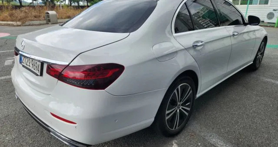Mercedes-Benz E-Class 