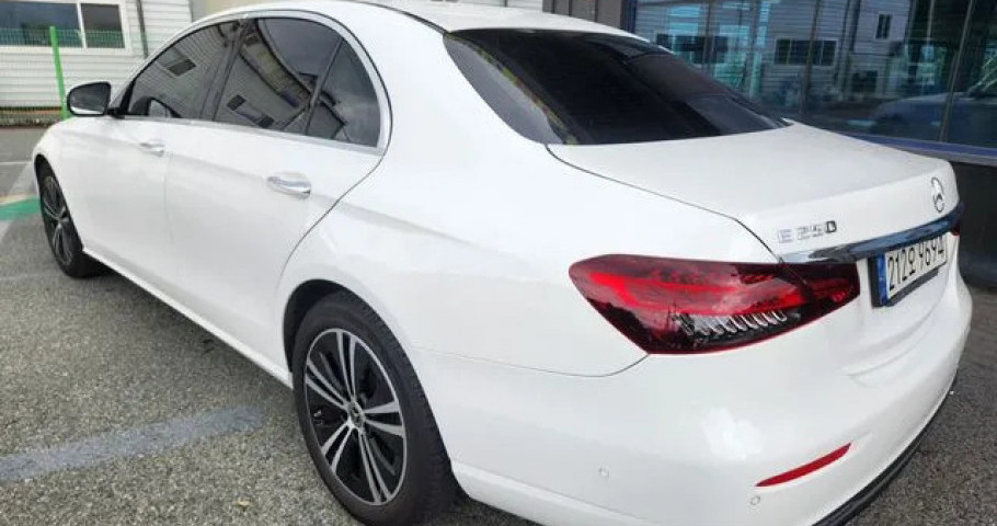 Mercedes-Benz E-Class 