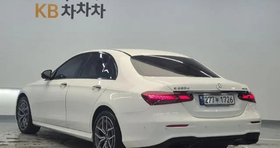 Mercedes-Benz E-Class 