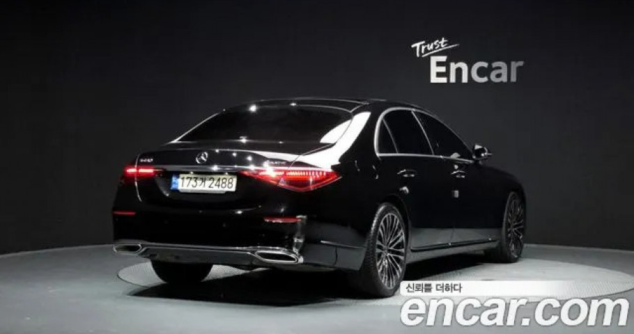 Mercedes-Benz S-Class 
