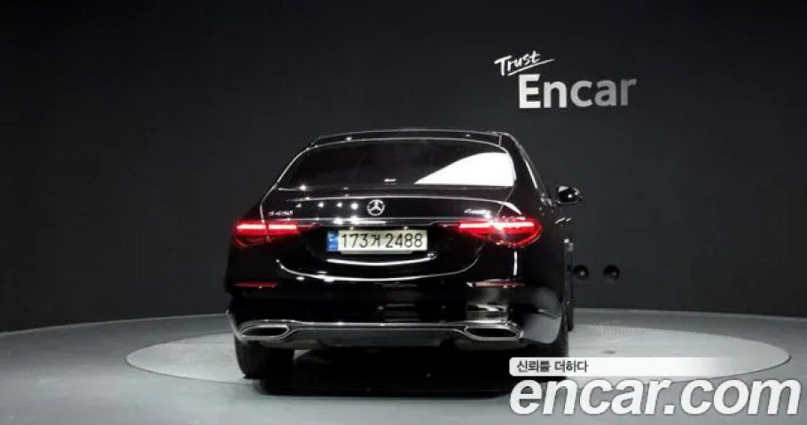 Mercedes-Benz S-Class 