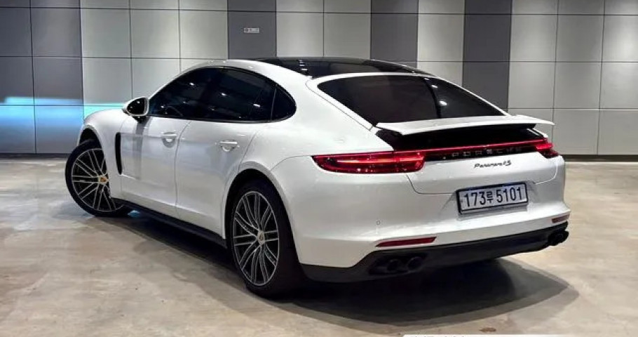 Porsche Panamera 