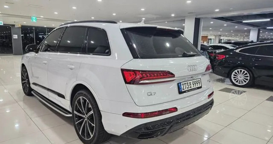 Audi Q7 