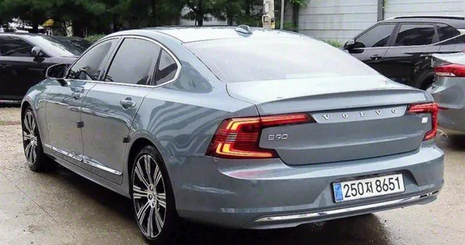 Volvo S90 