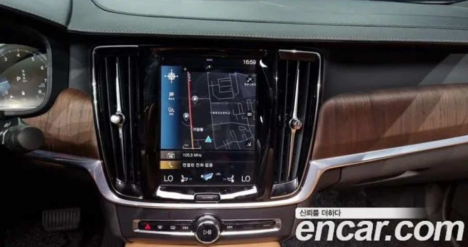 Volvo S90 