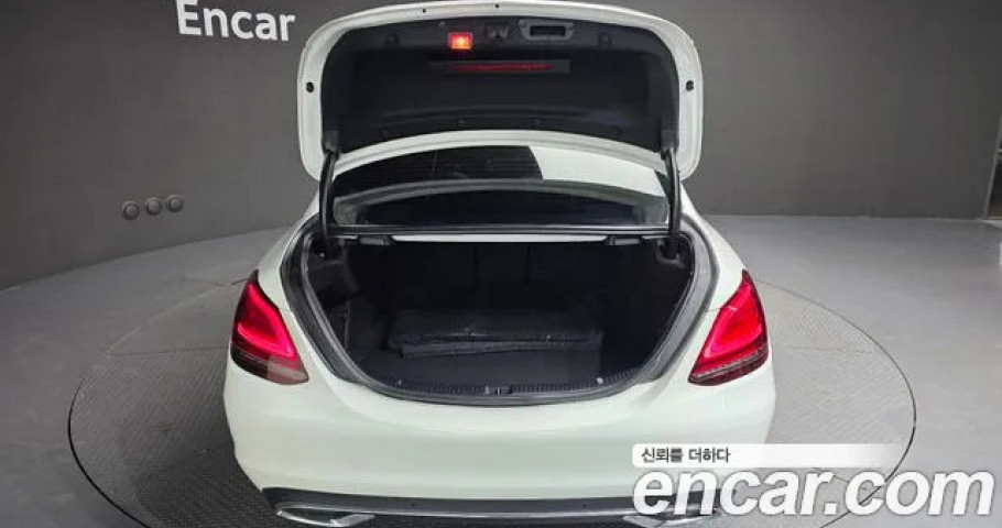 Mercedes-Benz C-Class 