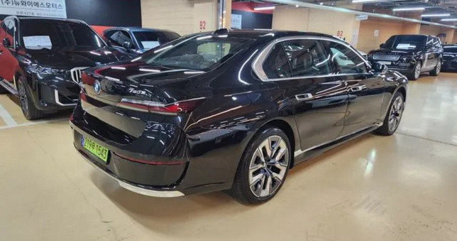 BMW 7-Series 