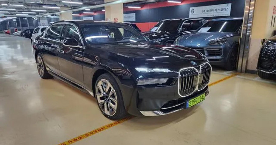 BMW 7-Series 