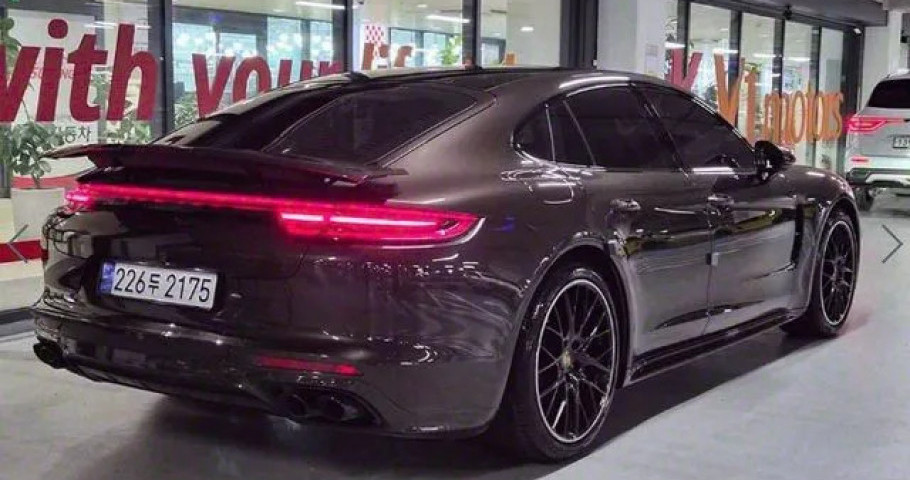 Porsche Panamera 