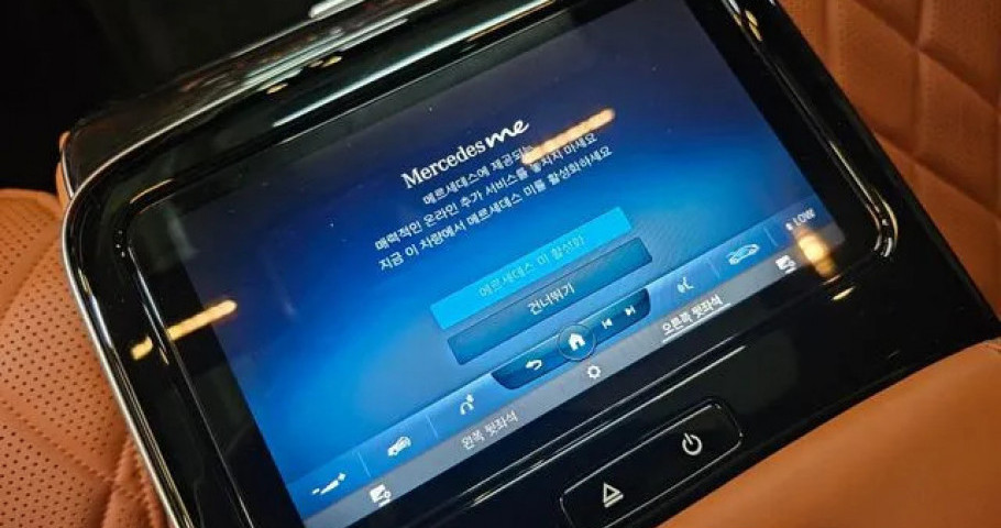 Mercedes-Benz S-Class 