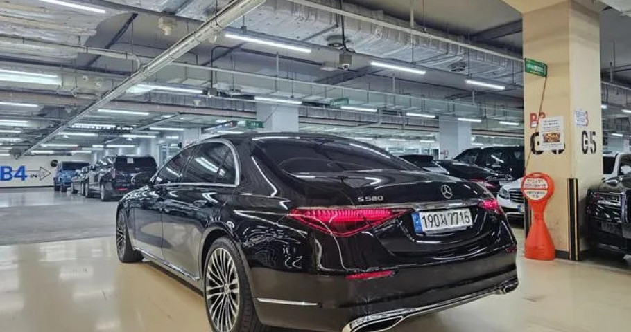 Mercedes-Benz S-Class 