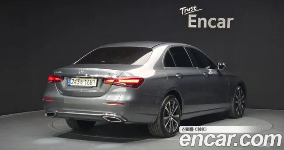 Mercedes-Benz E-Class 