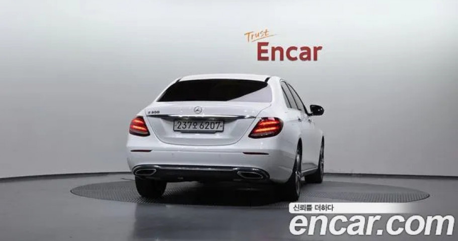 Mercedes-Benz E-Class 