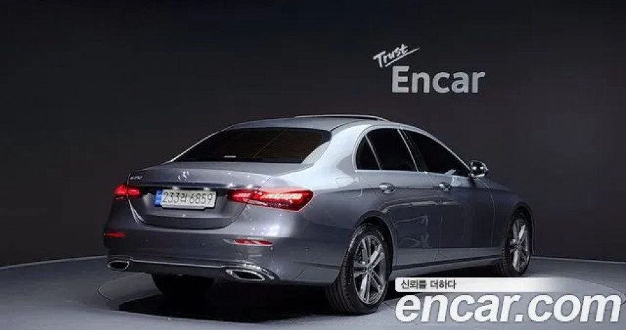 Mercedes-Benz E-Class 