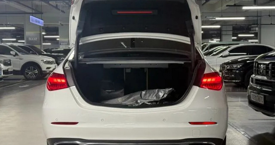 Mercedes-Benz C-Class 