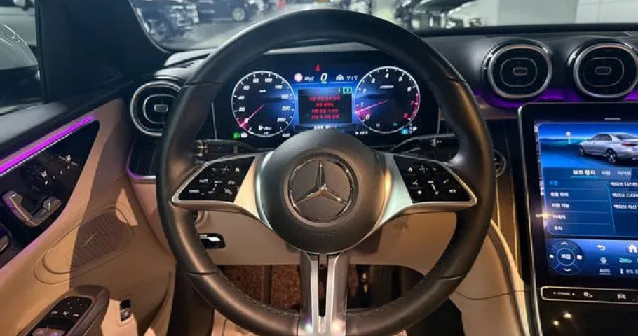 Mercedes-Benz C-Class 
